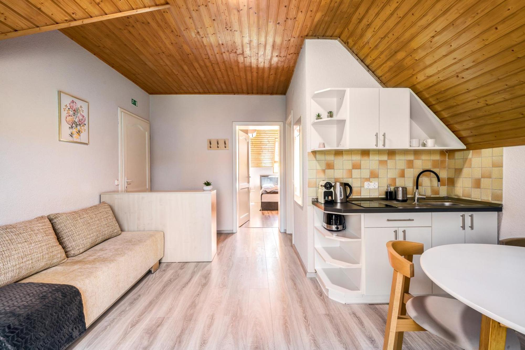 Helka Apartmanhaz 발라톤엘 외부 사진